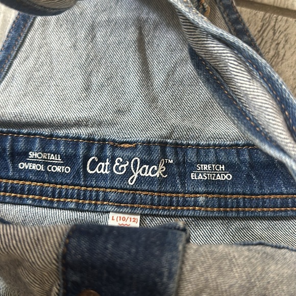 Cat & Jack Girl’s Distressed Overall Shorts 10/12 - Picture 4 of 4